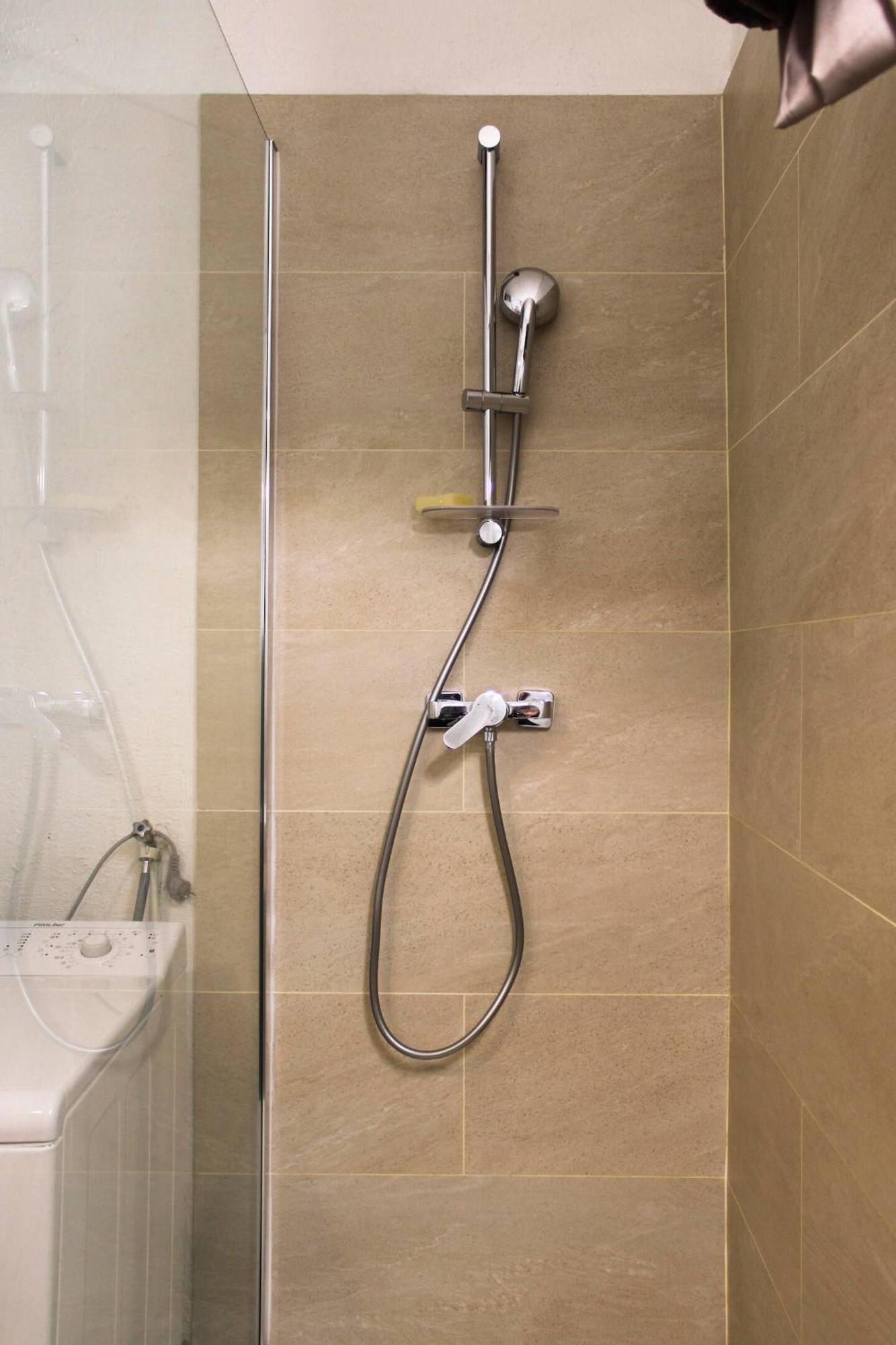 Cosy Proche Metro Apartment *